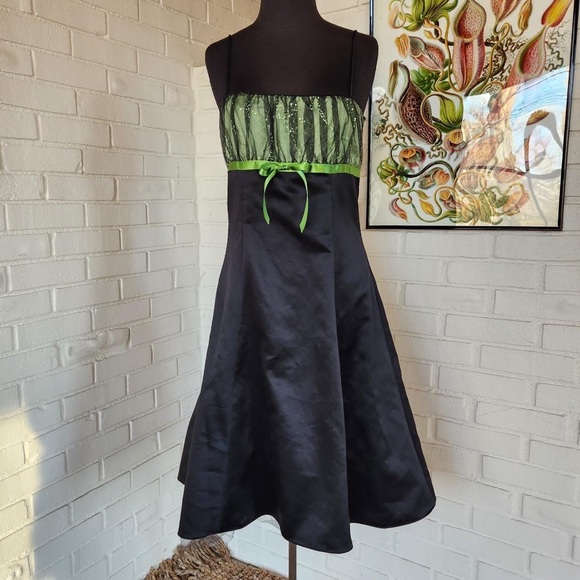 90s green & black dress - Picture 4 of 4